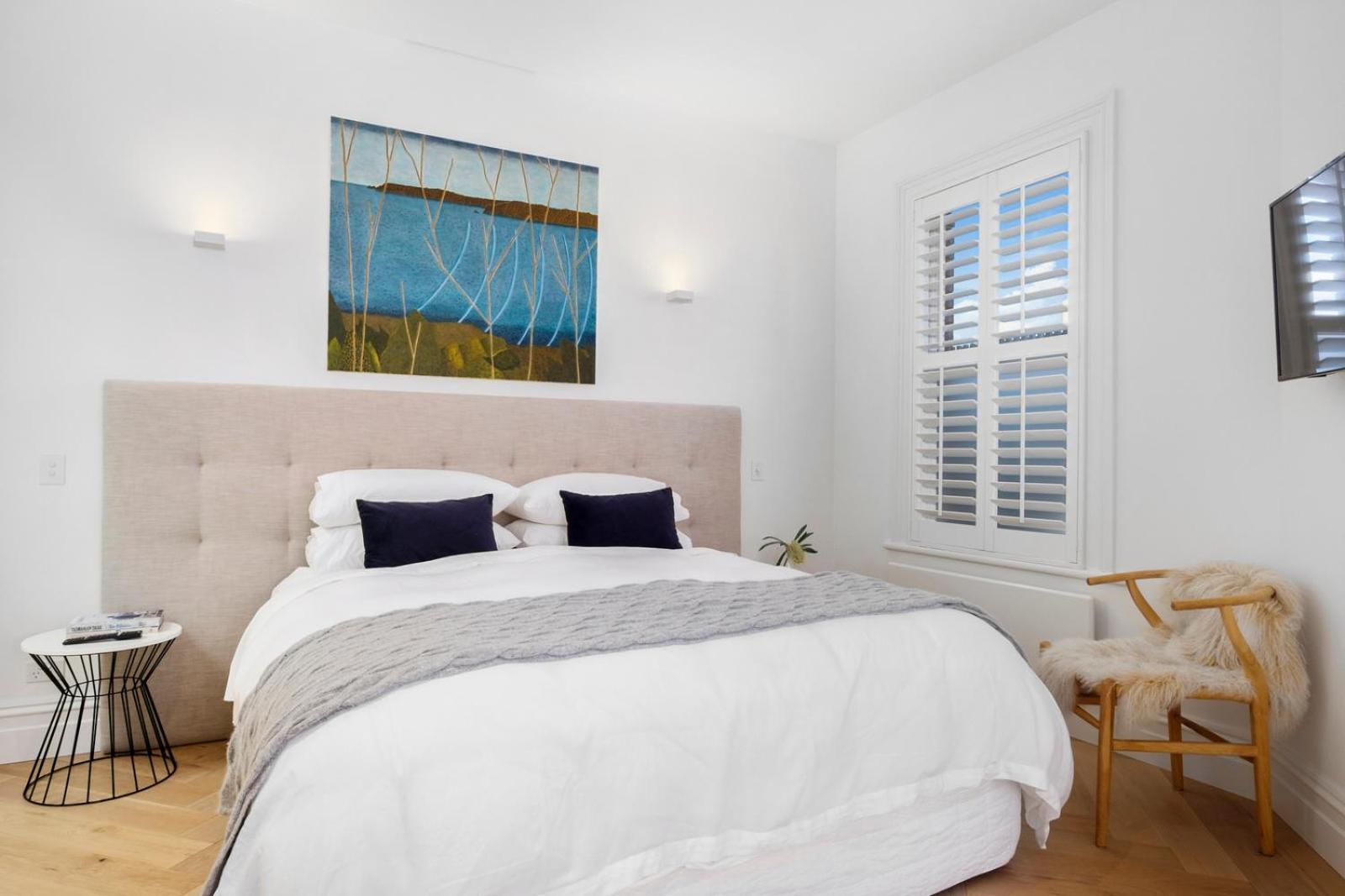 Sullivans Cove Apartments Hobart Luaran gambar Plantation shutters in a bedroom