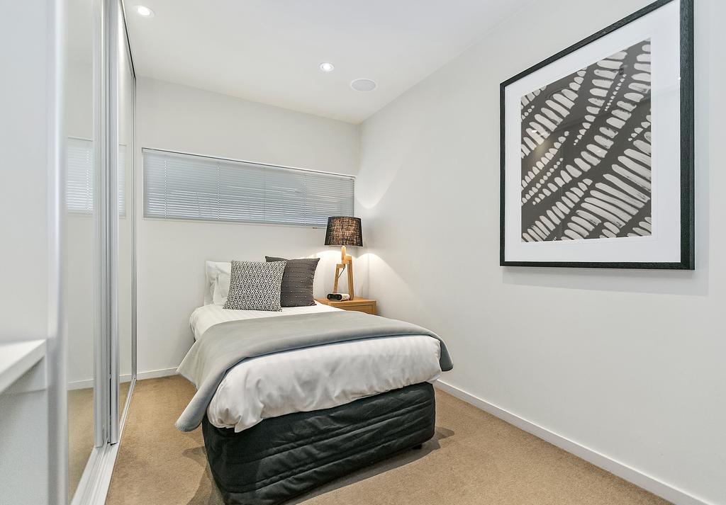 Sullivans Cove Apartments Hobart Luaran gambar A bedroom in a micro apartment