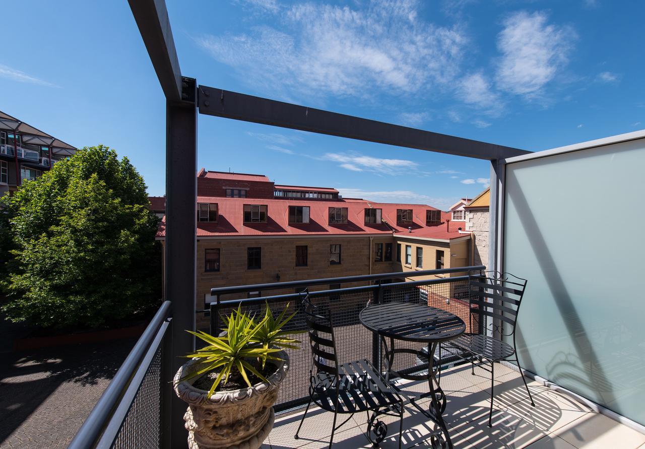 Sullivans Cove Apartments Hobart Luaran gambar A balcony in Stockholm, Sweden